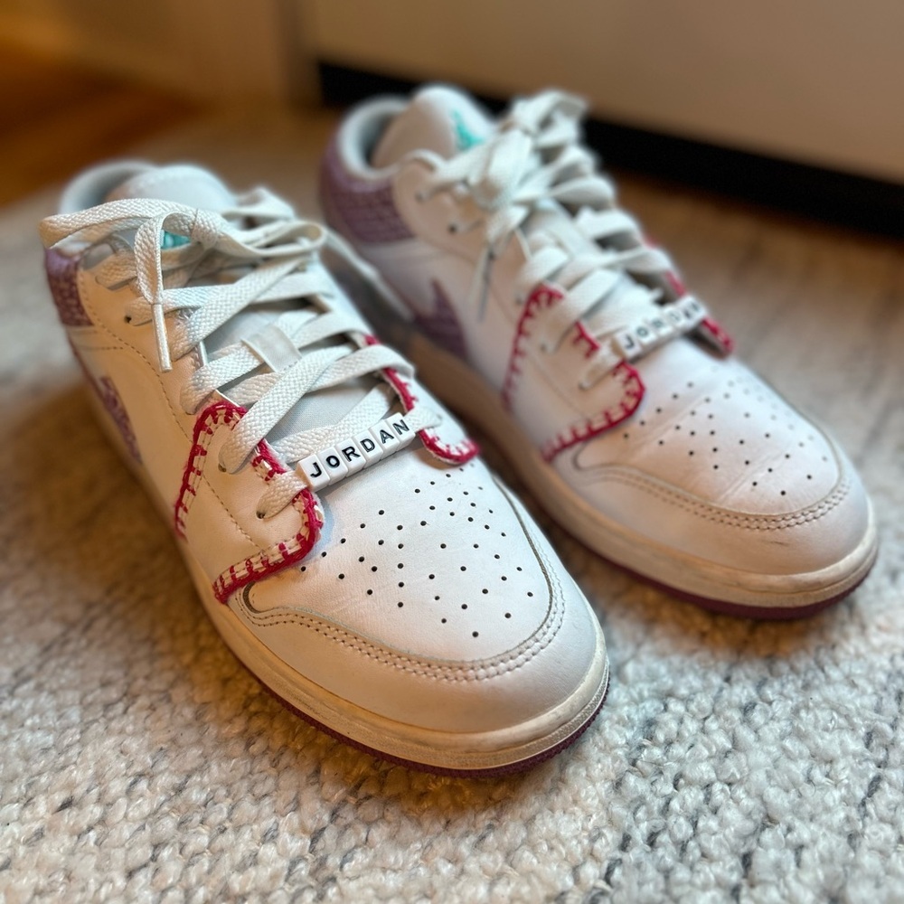 Nike Girls Jordan 1 Low Bordeaux Knit Youth Running Shoes - Picture 3 of 16